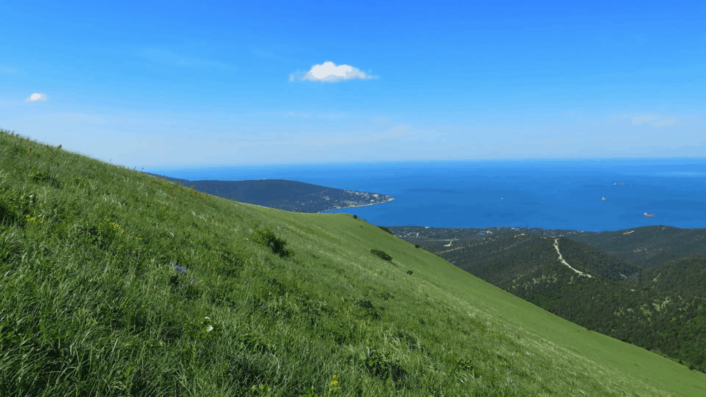 Популярные смотровые площадки Геленджика: море, горы и курорт на ладони
