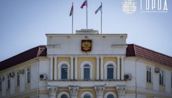 Чиновники свои зарплаты прячут, но учителей в Геленджик заманивают