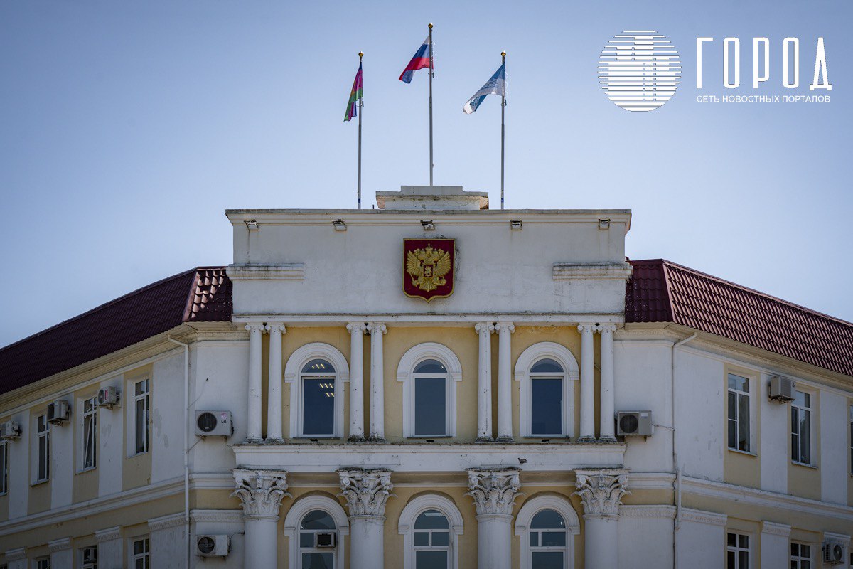 Чиновники свои зарплаты прячут, но учителей в Геленджик заманивают