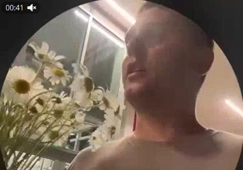 Стример издевался над пожилой продавщицей цветами в Геленджике 2