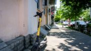 Электросамокаты на улице
